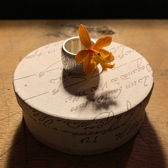 Me & Ro Sterling Silver Wide Paisley Band Ring - Picture 3 of 6